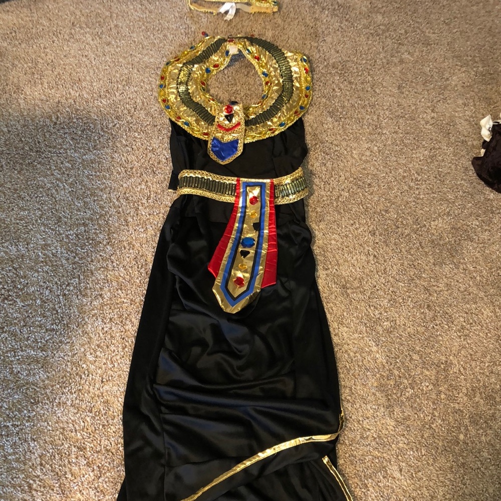 Egyptian costume girl